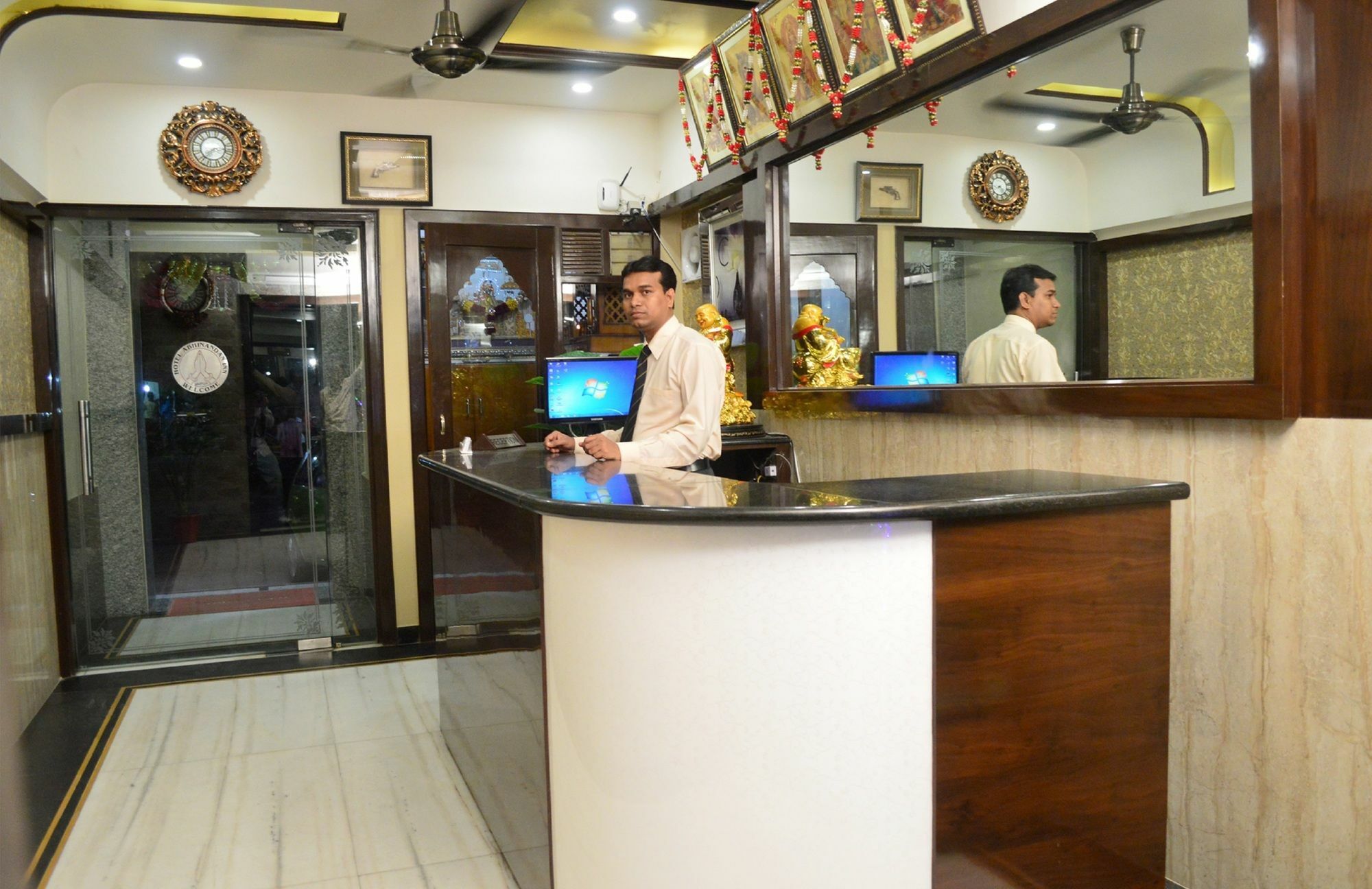 Hotel Abhinandan Inn Dźajpur Zewnętrze zdjęcie